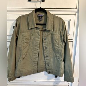 Patagonia stand up jacket women’s size small in green